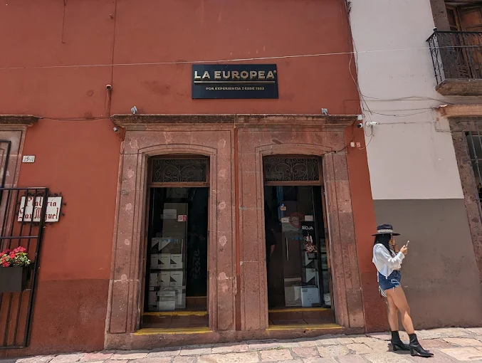 Exterior de cavas La Europa en San Miguel de Allende.