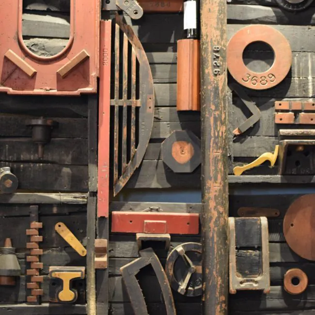 escultura-de-moldes-de-tren-dos-buhos-650x650